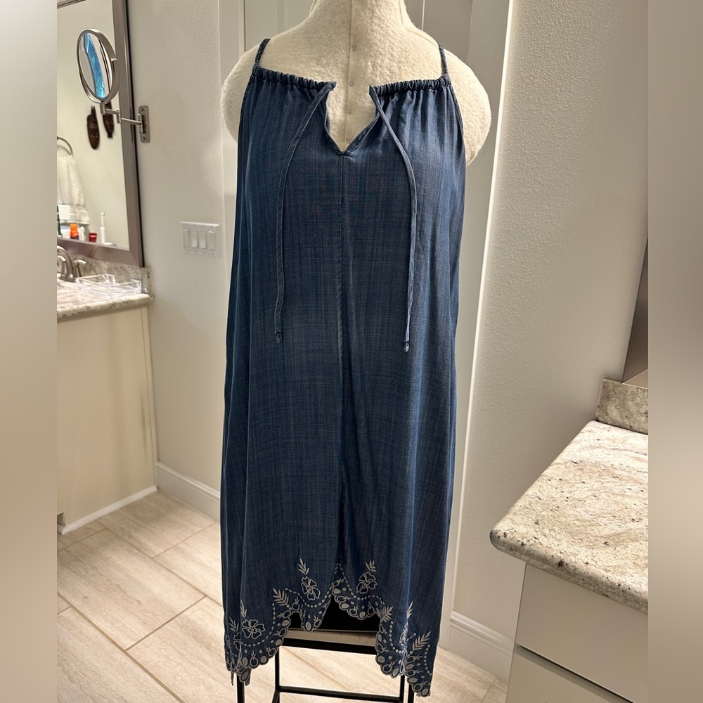 Tommy Bahama‎ Dress - Chambray / Denim Sundress, Asymmetrical Hem w/Embroidery. - Picture 4 of 11